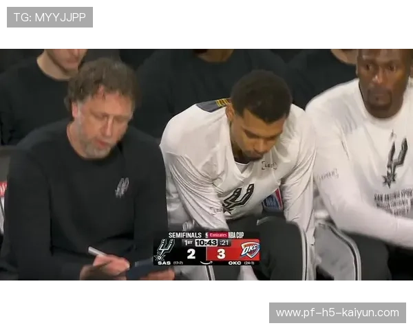 巴特勒强突造空档，稳健抛投命中：把握瞬间的胜利之道